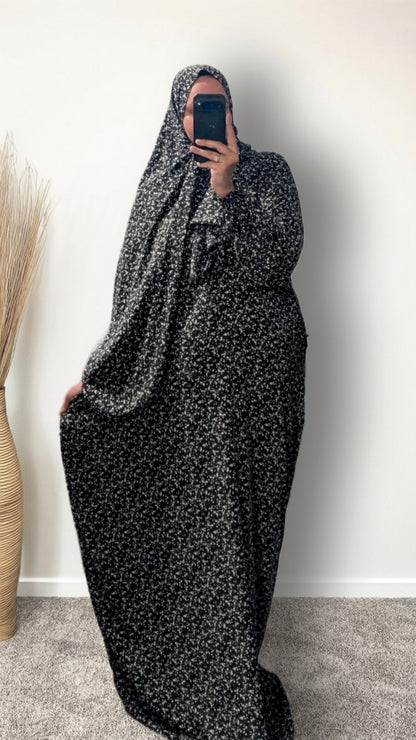 Abaya de prière modeste avec hijab | Midnight Blossom