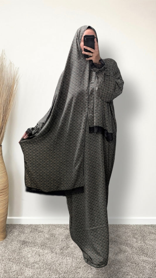 Modest Prayer Abaya With Hijab | Pattern Green