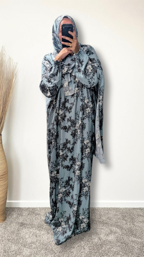 Abaya de prière modeste avec hijab | Bleu pâle fleuri