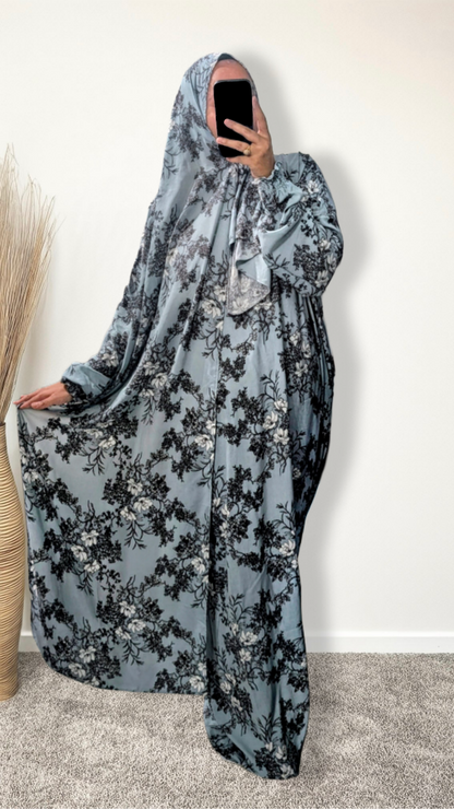 Abaya de prière modeste avec hijab | Bleu pâle fleuri